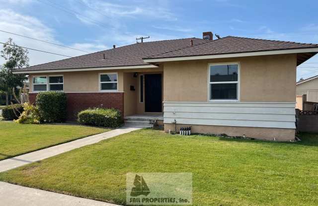 Charming 3-Bedroom Home Near Old Towne Orange Gallery 1