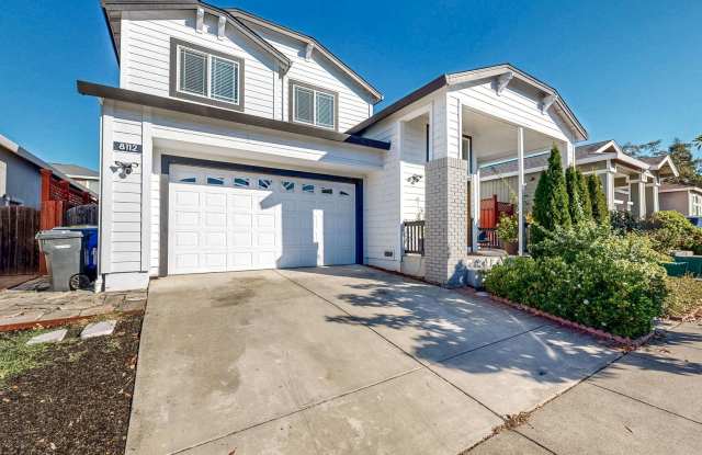 Wine Country Property Management Presents a Rare Four Bedroom Three Bathroom Fully Furnished Windsor Gem!!!! Gallery 4