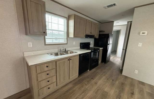 28 N Lakeside Gallery 3