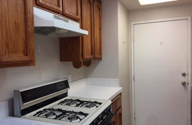 211 E Commonwealth Avenue Gallery 4