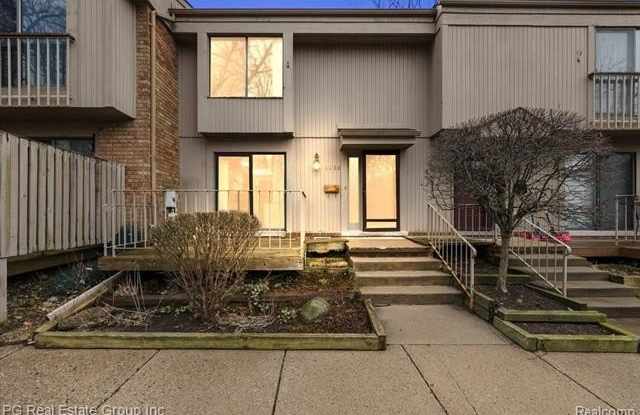 1432 Oakbrook E photos photos