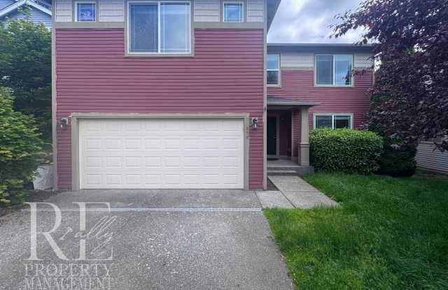 Spacious 4-Bedroom Home with Brand-New Carpet, Two Living Areas & Loft photos photos