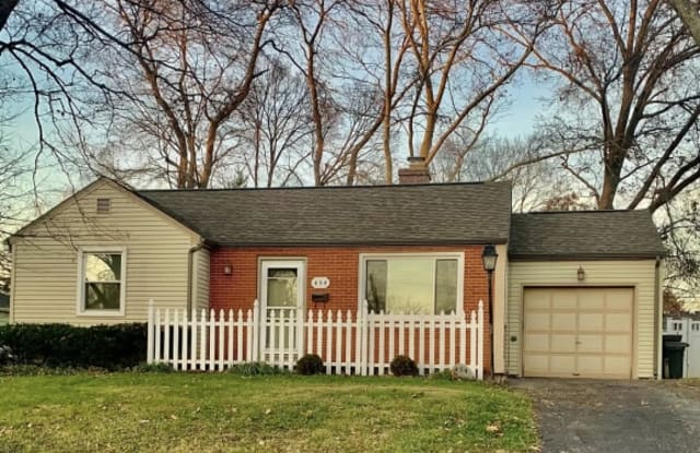 454 Kenbrook Drive - 454 Kenbrook Drive, Worthington, OH 43085