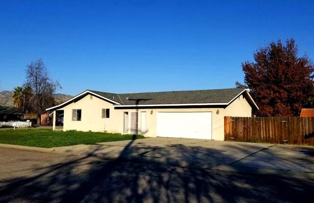 1013 East Vandalia Avenue Gallery 2