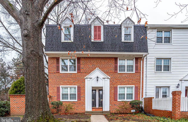 2709 S WALTER REED DRIVE - 2709 South Walter Reed Drive, Arlington, VA 22206