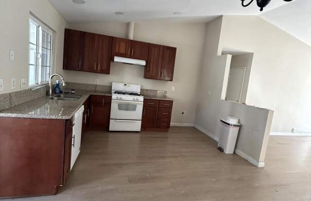 37521 Laurel Court Gallery 4