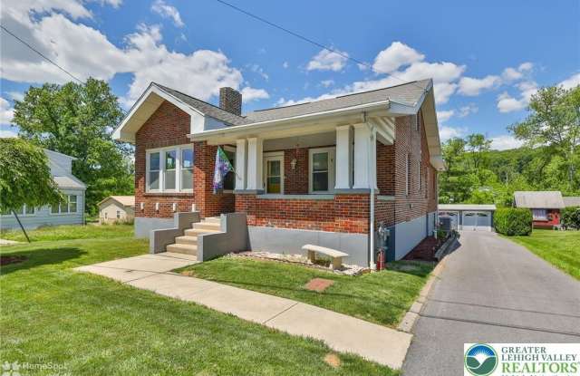 1635 Emmaus Avenue Gallery 1