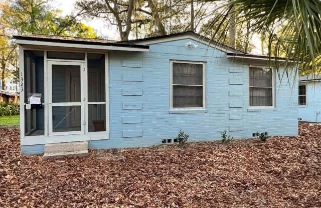 1323 NW 6TH PLACE - 1323 Northwest 6th Place, Gainesville, FL 32603