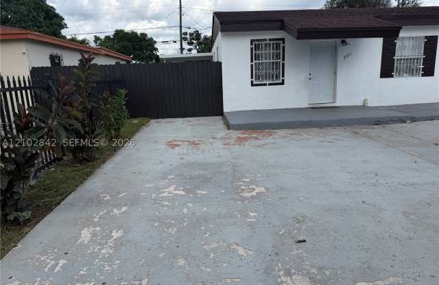 2951 NW 154th Ter Gallery 1