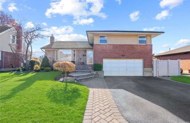 29 Birchwood Park Drive - 29 Birchwood Park Drive, Hicksville, NY 11791