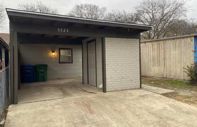 Cute 3/1 home with covered parking and large backyard photos photos