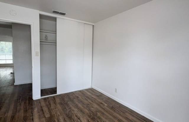 310 S Argyle 106 Gallery 4