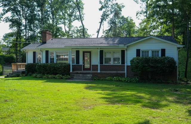 3 Bedroom, 2 Bath house with fenced yard! photos photos
