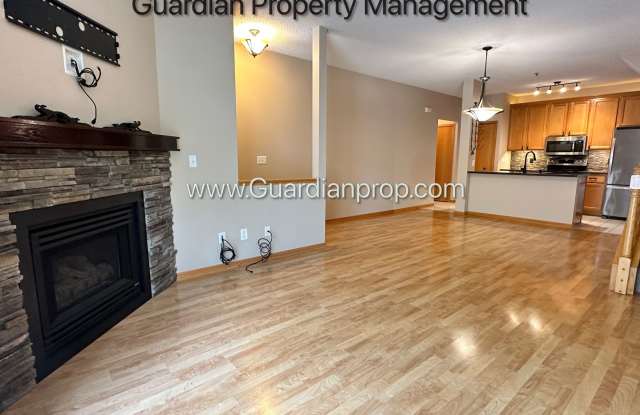 Eden Prairie Townhome, 1 Car Garage, Dishwasher, Fireplace, Walk Out Patio photos photos