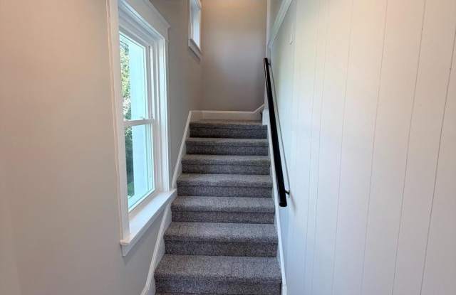 1382 NAAMANS CREEK Road Gallery 2