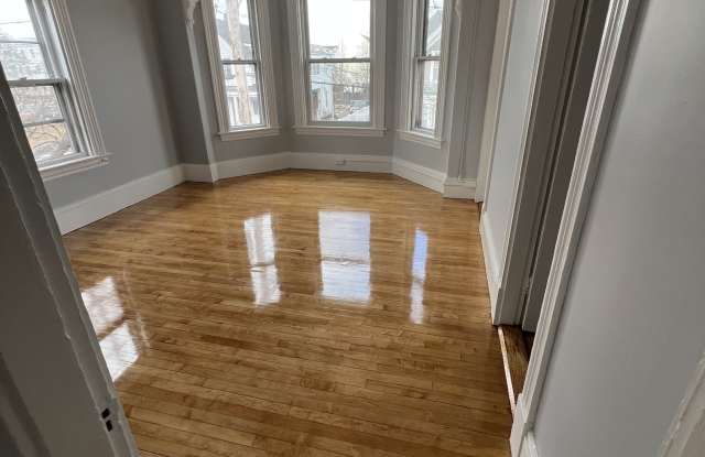 58 Calmar Street - 3 photos photos