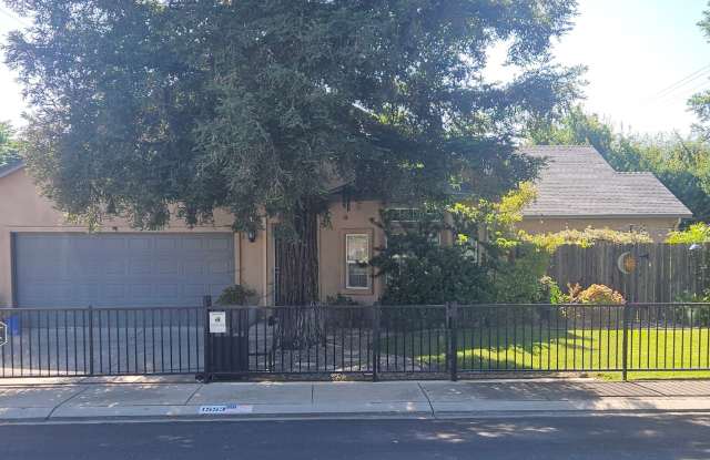 Charming 3 bedroom Duplex Close to Doctors Hospital photos photos