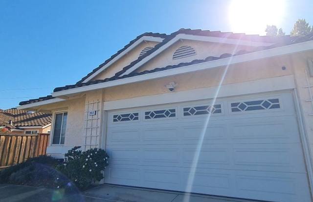 2912 Honeynut St photos photos
