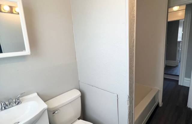 2 or 3 Bed, 1 Bath Single Family Home in Homestead! Gallery 4