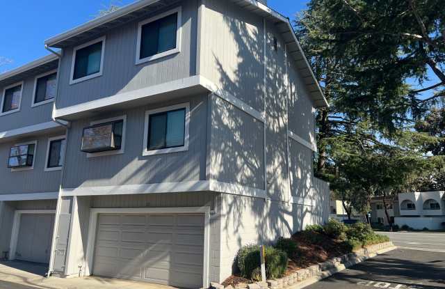 Updated 3 bed 2.5 bath Townhouse in Campbell with AC. photos photos