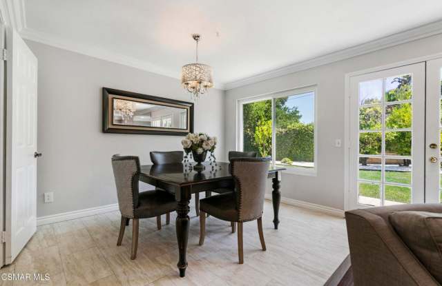 Gorgeous Shadow Run Home perched on a quiet cul de sac in Moorpark with access to community Pool & Spa! Gallery 4