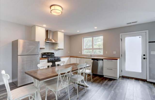 Smashing CU 3bed/2bath/Top Floor Unit Gallery 4