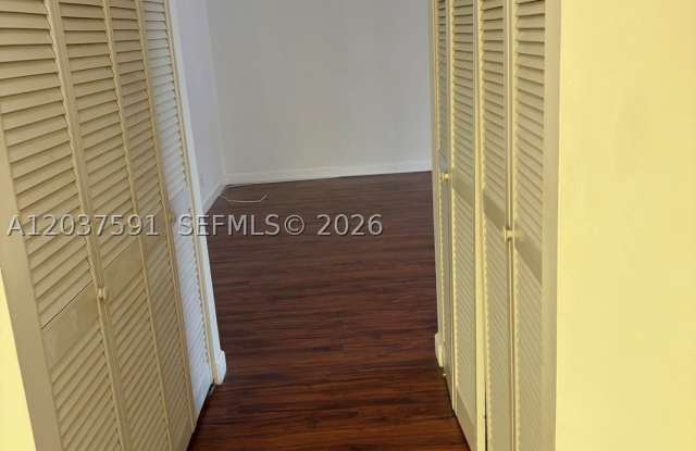 3100 N Pine Island Rd Gallery 4