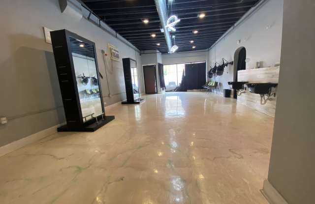 5742 W. Chicago Avenue - 1 East Gallery 3