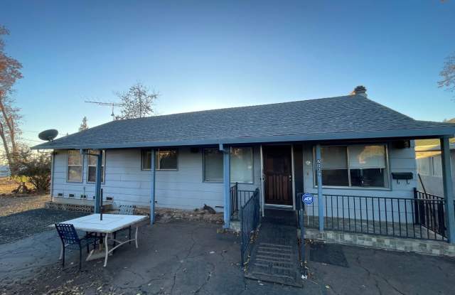 Paradise 3 bedroom 2 1/2 bath, large home, shop, natural landscaping. photos photos