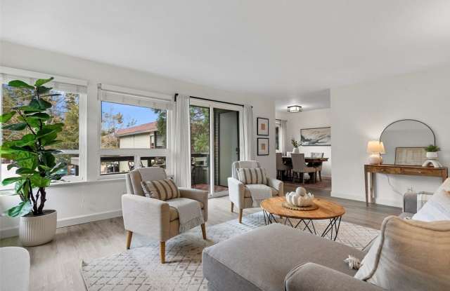 Modern 2BD/2BTH Condo for Lease Richmond Village Shoreline! *Small Pet Friendly* photos photos