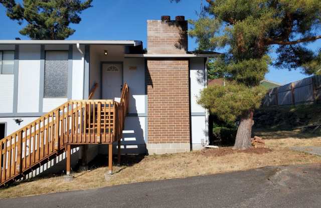 Beautiful 2 Bed 1.5 Bath 2 Story Duplex in University Place photos photos