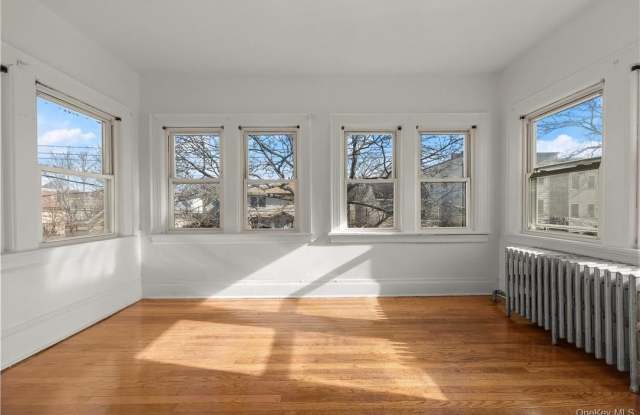 10 S 13th Avenue Gallery 2