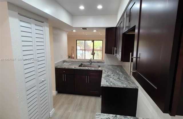 4020 Del Rio Way photos photos