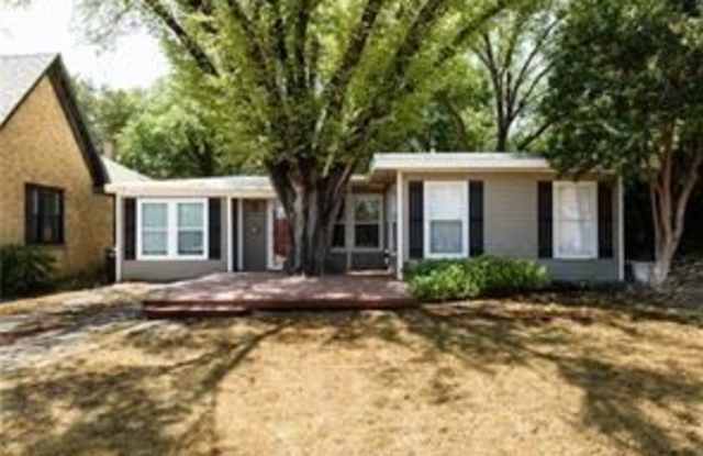 2208 Thomas Place - 2208 Thomas Place, Fort Worth, TX 76107