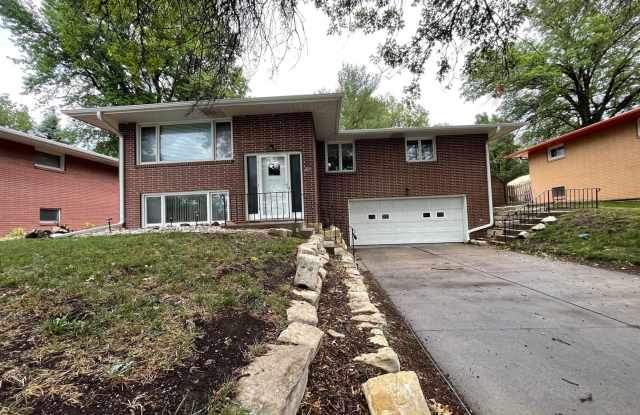 Beautiful 3 bedroom house - 820 South 70th Street, Lincoln, NE 68510