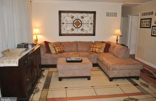 8224 SHERBROOKE COURT Gallery 3