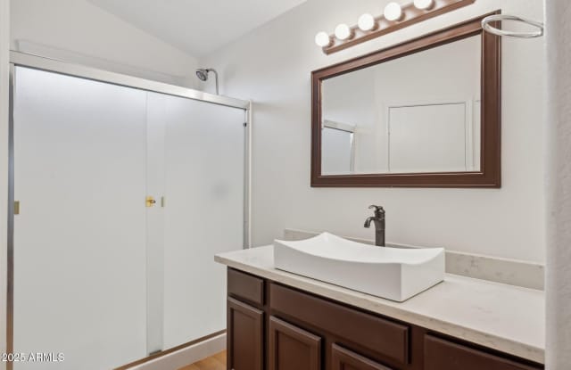 2131 S PEPPERTREE Drive Gallery 4