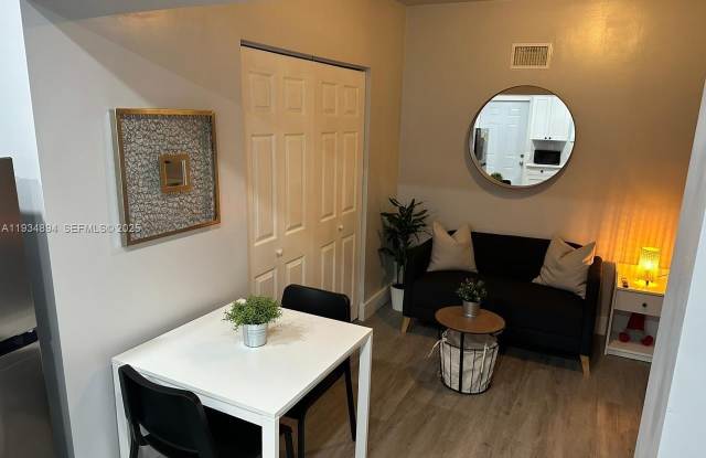 1822 NW 4th St photos photos