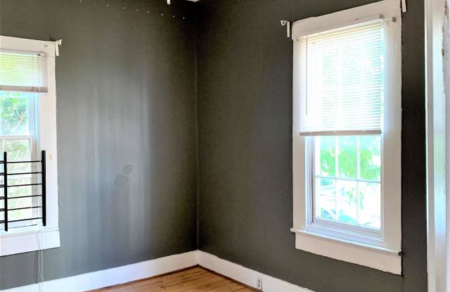 1005 Hampton Street Gallery 3