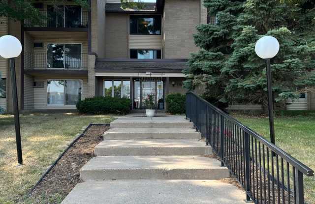 Move in ready! 1 bedroom condo in Roseville! - 1620 Minnesota 36, Roseville, MN 55113