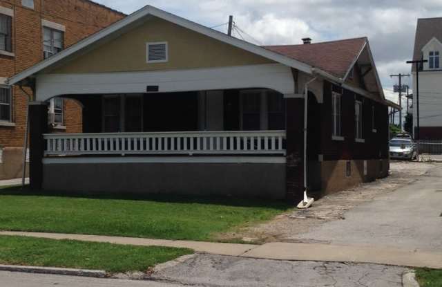 Spacious 3/BR, 1/Bath unit near MSU campus and Downtown Springfield photos photos