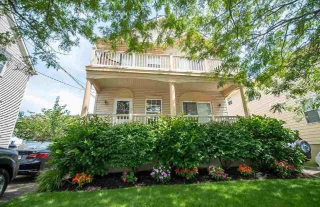 121 N Adams Ave - 121 North Adams Avenue, Margate City, NJ 08402