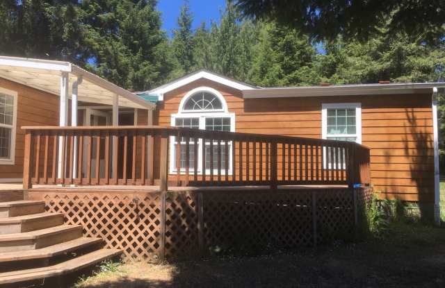 Spacious 3 bedroom home - 93763 Spalding Lane, Coos County, OR 97420