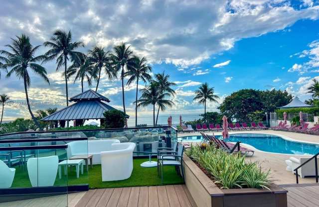 5225 Collins Ave photos photos