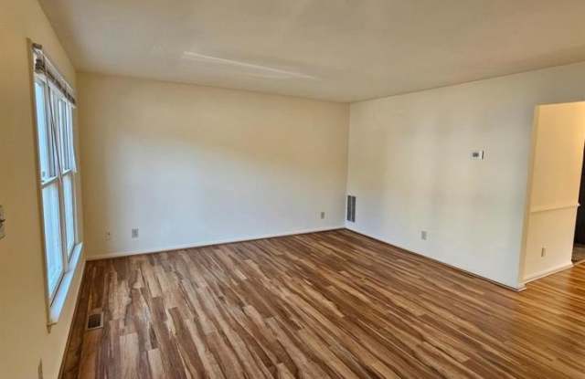806 GROVE Avenue Gallery 3