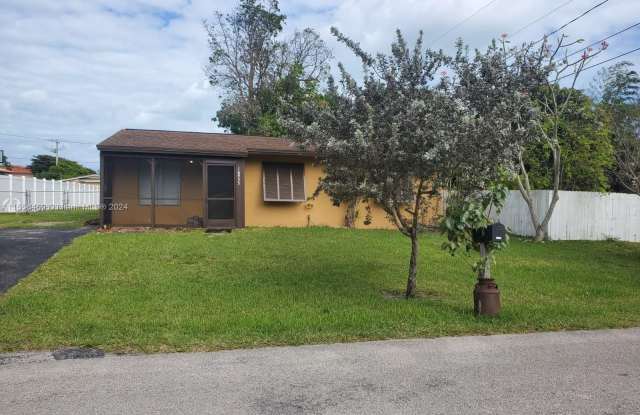 16935 SW 93 ave - 16935 Southwest 93rd Avenue, Palmetto Bay, FL 33157