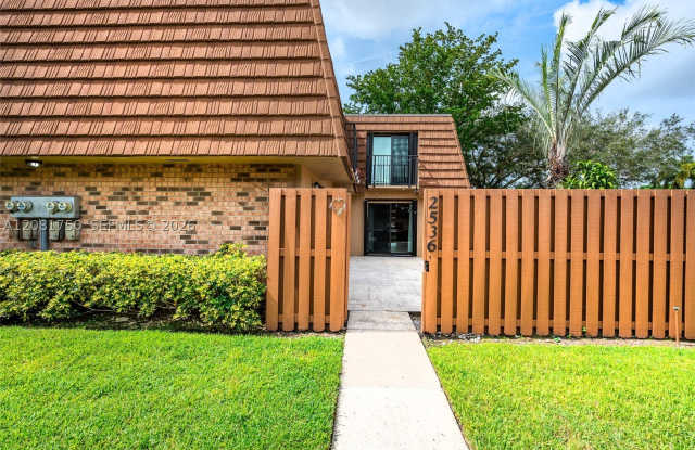 2536 Camelot Ct Gallery 2