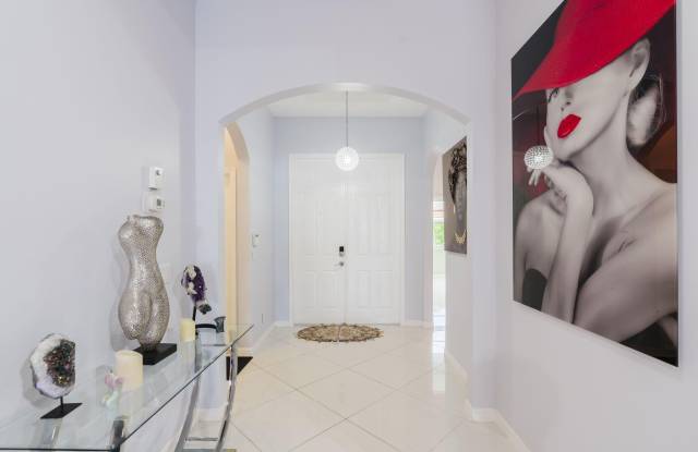 2312 Curley Cut Gallery 4