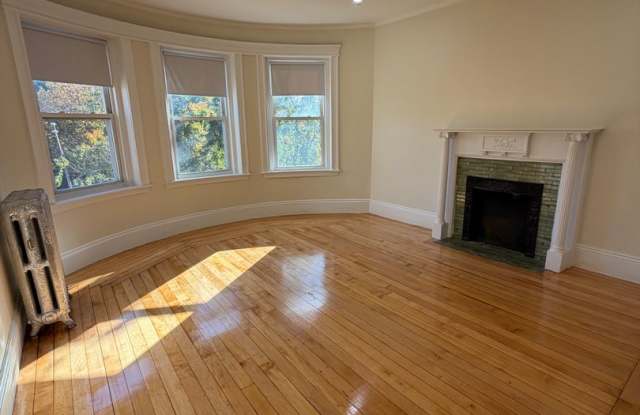 1818 Beacon St #7G Brookline MA 02445 Gallery 1