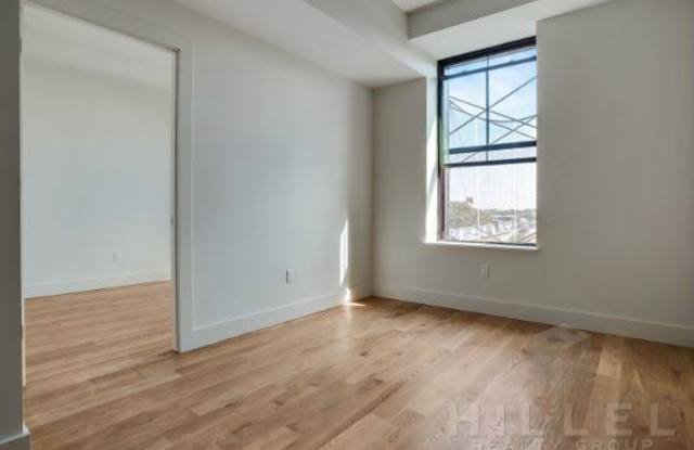 1681 Madison Street Gallery 3